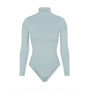 NWT SKIMS essential bodysuit mockneck long sleeve S/M
